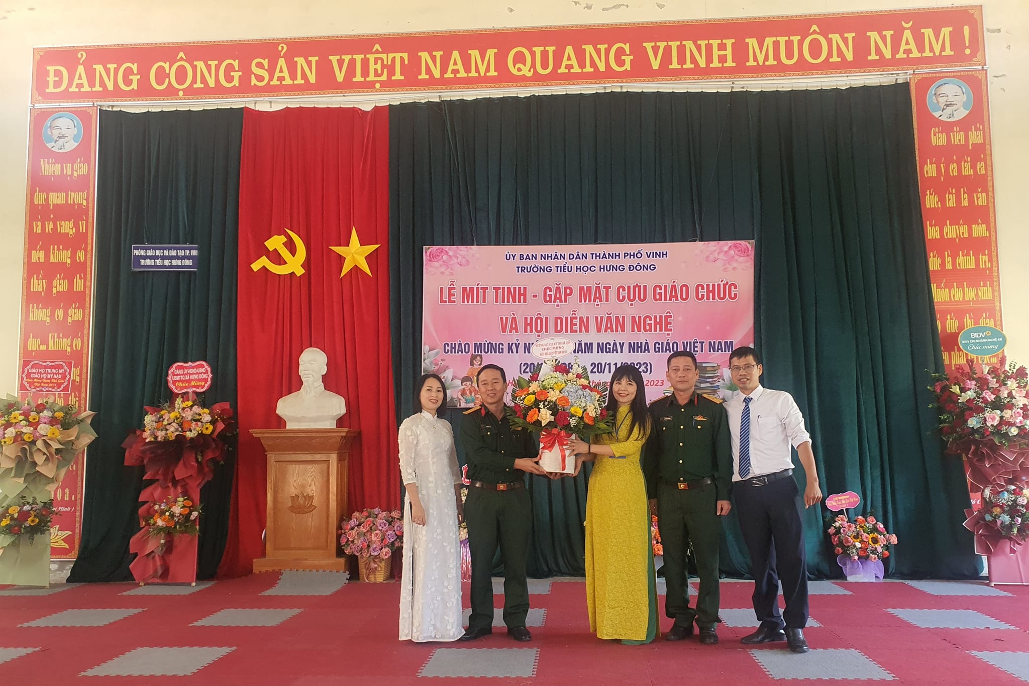 TRƯỜNG TIỂU HỌC HƯNG ĐÔNG TỔ CHỨC BUỔI GẶP GỠ CỰU GIÁO CHỨC VÀ GIAO LƯU VĂN NGHỆ VỚI CÁC TỔ CHỨC ĐOÀN THỂ
