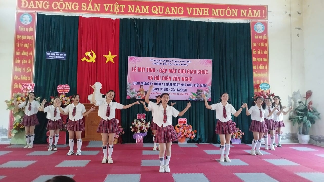 TRƯỜNG TIỂU HỌC HƯNG ĐÔNG TỔ CHỨC BUỔI GẶP GỠ CỰU GIÁO CHỨC VÀ GIAO LƯU VĂN NGHỆ VỚI CÁC TỔ CHỨC ĐOÀN THỂ