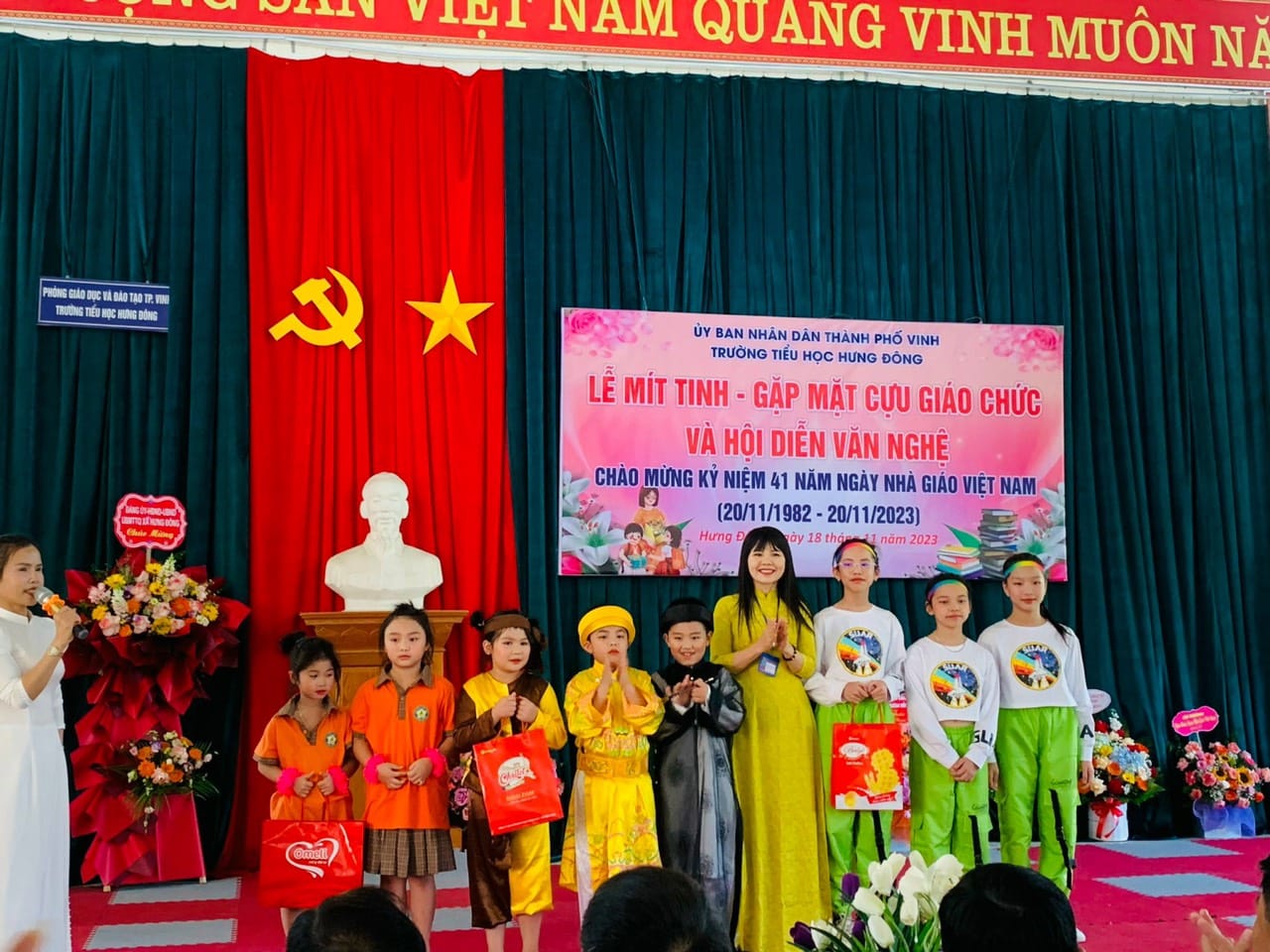 TRƯỜNG TIỂU HỌC HƯNG ĐÔNG TỔ CHỨC BUỔI GẶP GỠ CỰU GIÁO CHỨC VÀ GIAO LƯU VĂN NGHỆ VỚI CÁC TỔ CHỨC ĐOÀN THỂ