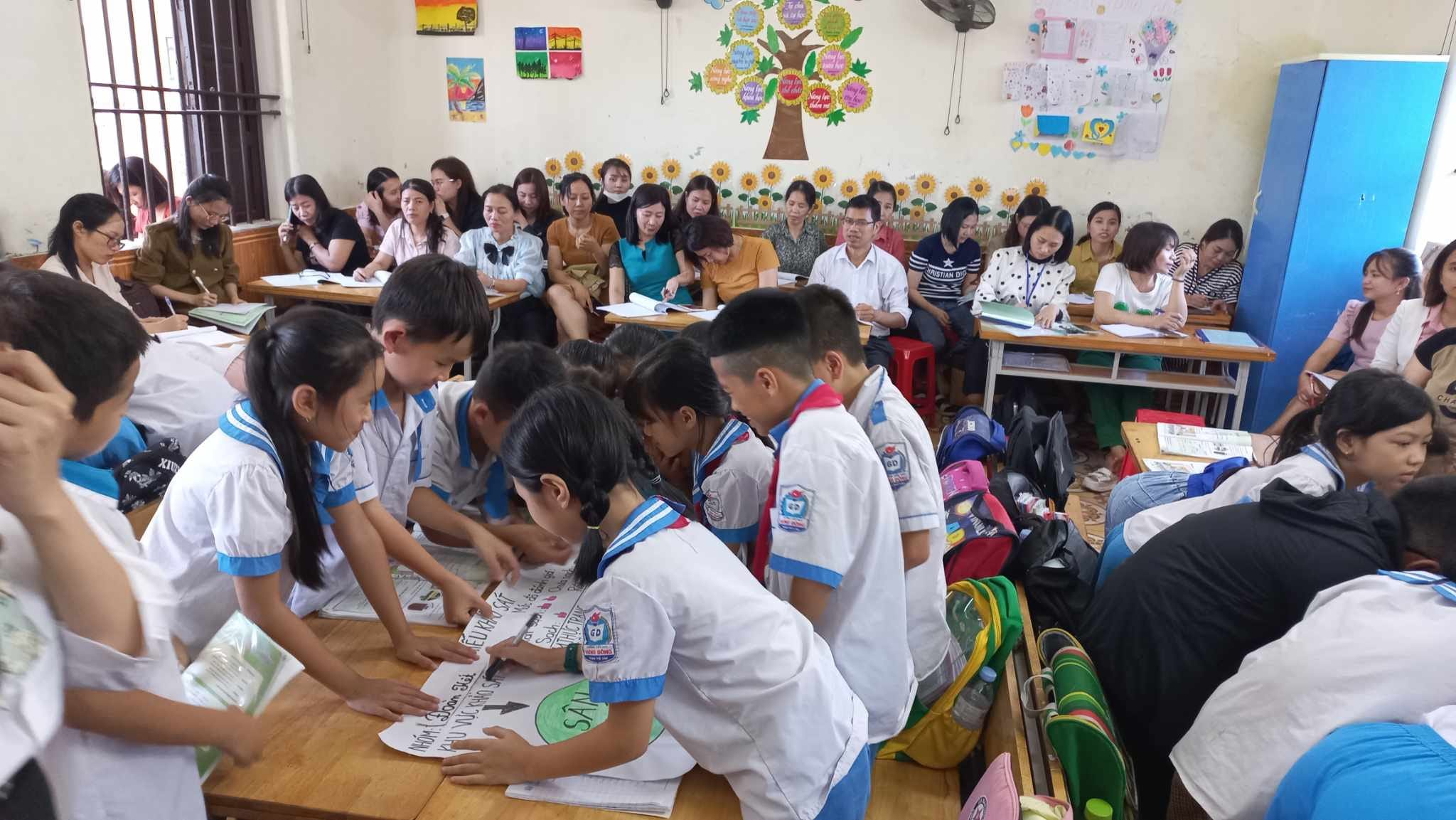 TRƯỜNG TIỂU HỌC HƯNG ĐÔNG - GIÁO VIÊN KHỐI 4 ĐÃ THỰC HIỆN THÀNH CÔNG SINH HOẠT CHUYÊN MÔN CẤP TRƯỜNG - CHUYÊN ĐỀ DẠY HỌC HOẠT ĐỘNG TRẢI NGHIỆM.